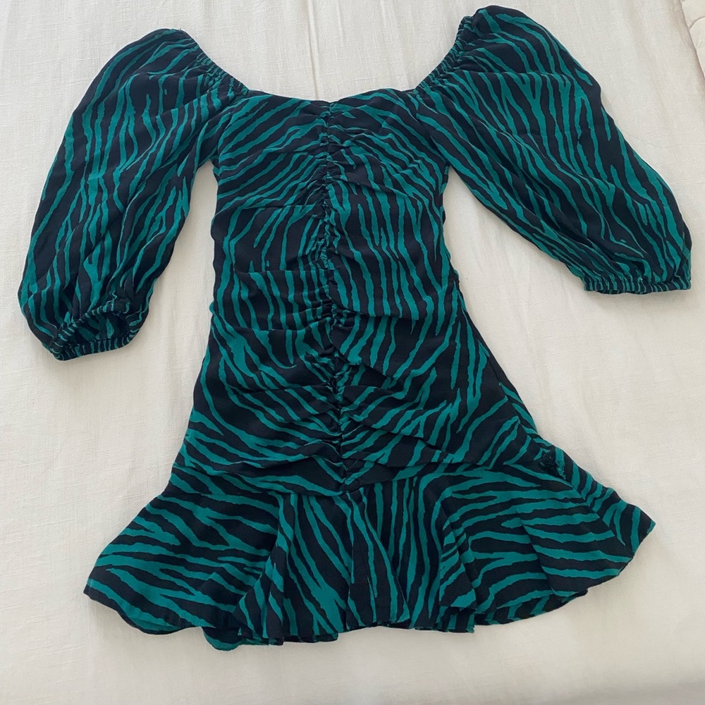 Green Zebra-Print Puff Sleeve Mini Dress - Picture 6 of 10